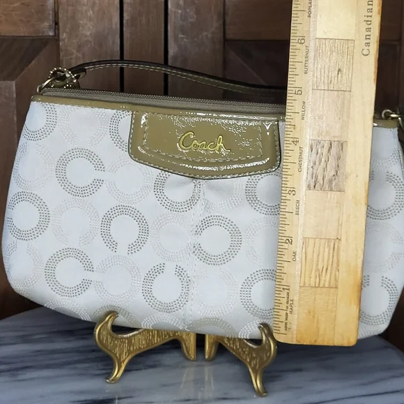 Coach Cream and Gold Clutch - Picture 5 of 13